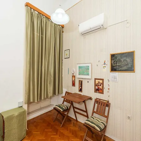 Two Stars Two Beds Downtown - One-bedroom Apartment *